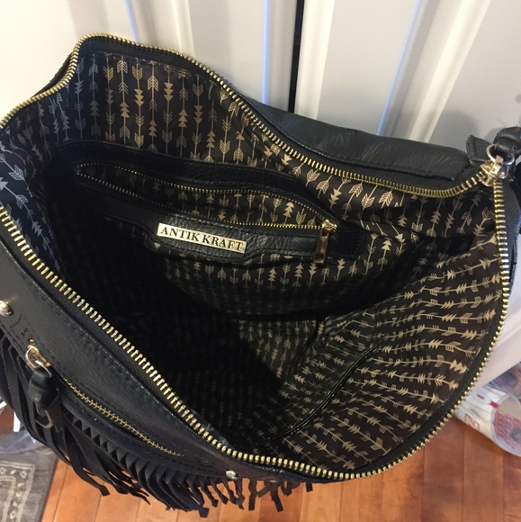Antik Kraft Black Fringy Purse - Picture 2 of 4